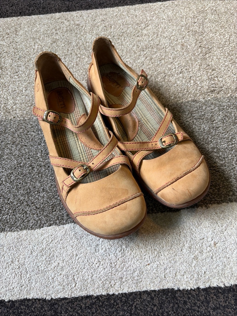 Born Mary Jane Shoes Womens Sz 8 BeigeLeather Buckle Straps Casual Comfort Flats